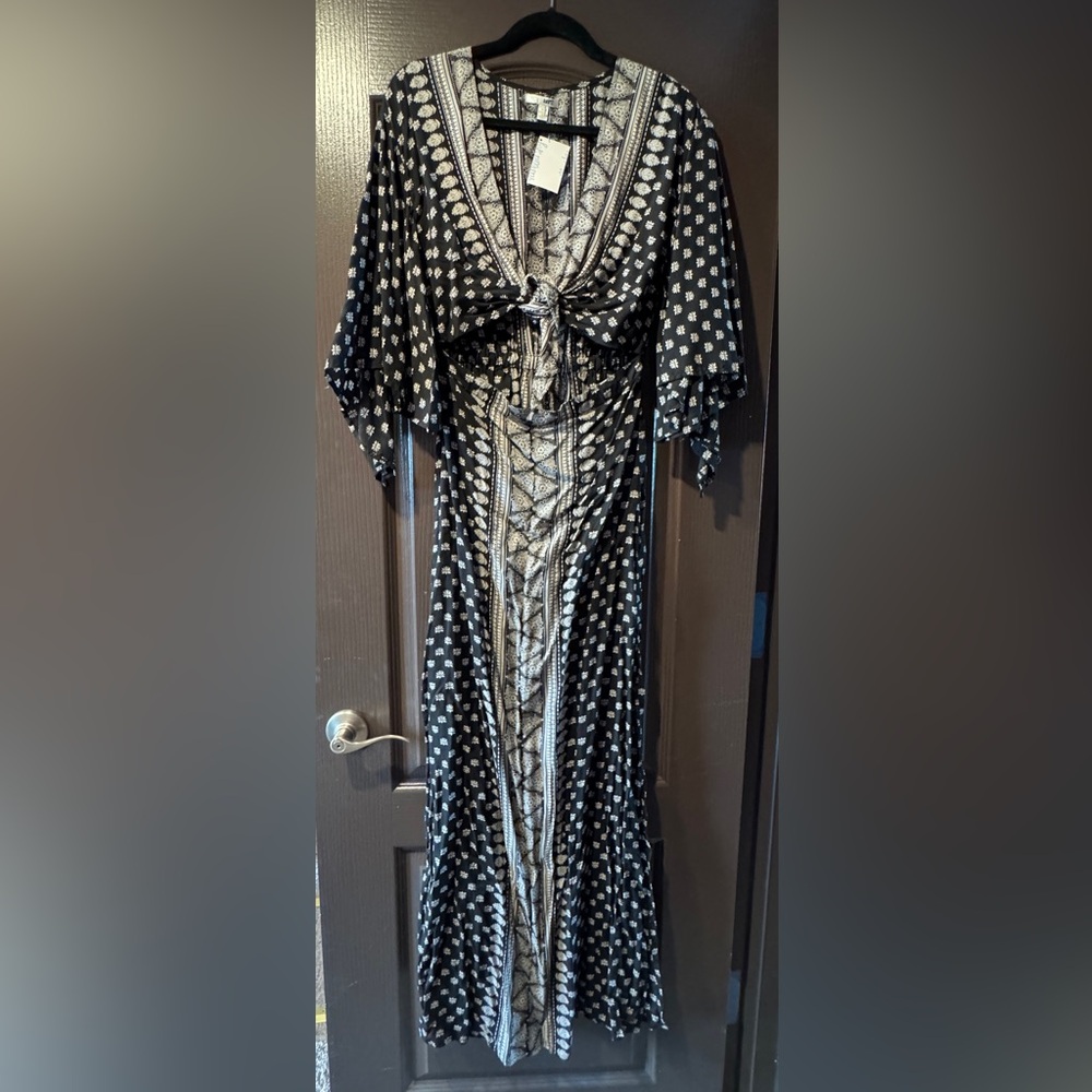 *NWT* Black and grey kimono dress with midrif cutout